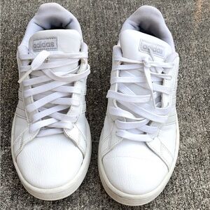 ADIDAS GRAND COURT SNEAKER SIZE 8… SNUG FIT. extra laces. Washed